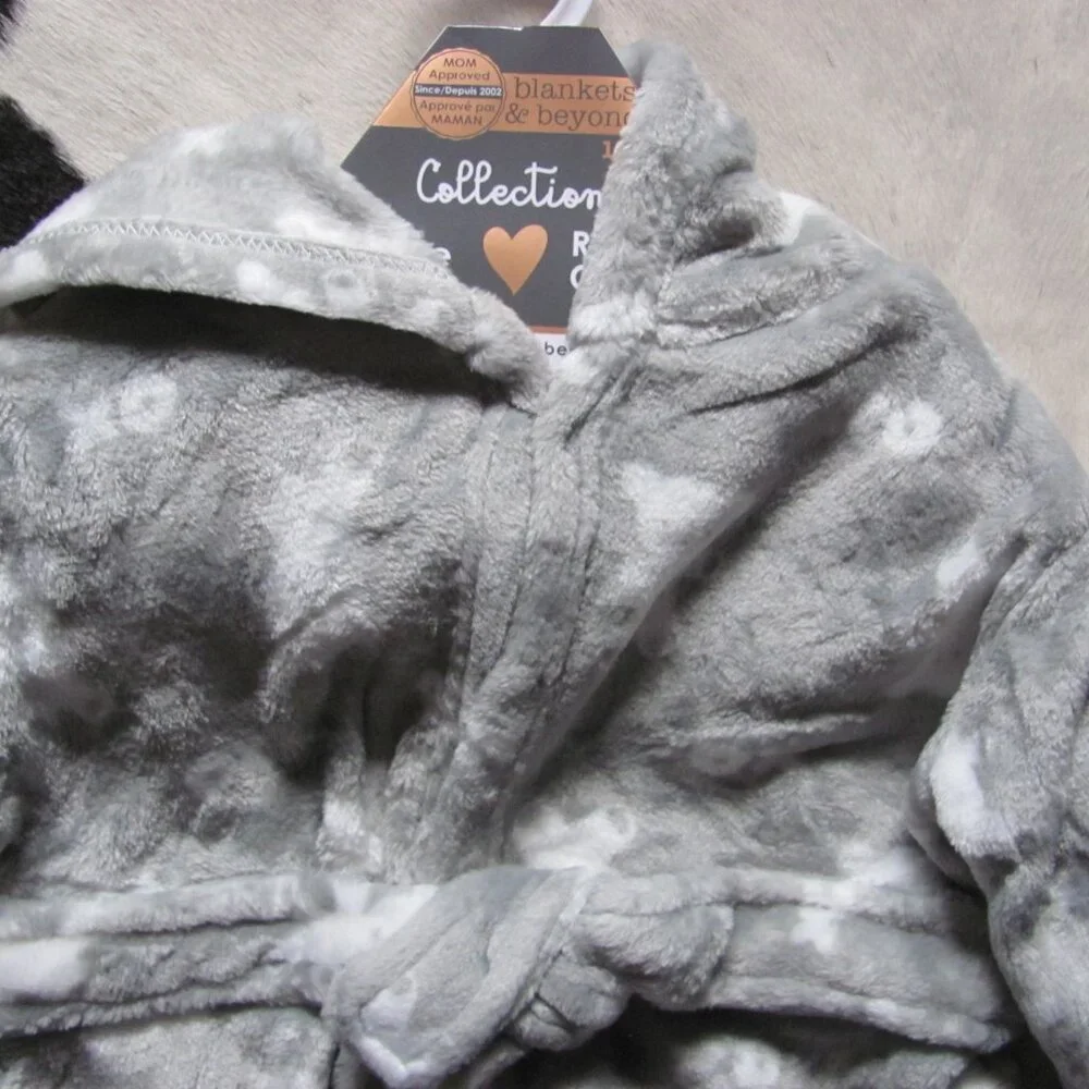 BLANKETS & BEYOND KIDS VELOUR ROBE NWT 12M+ NWT